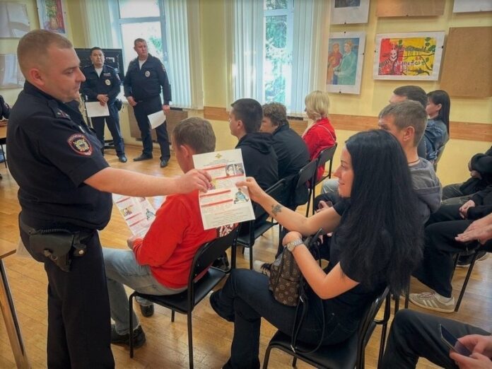 В Подольске участковые уполномоченные полиции отчитались перед населением о проделанной работе за 1-ое полугодие...