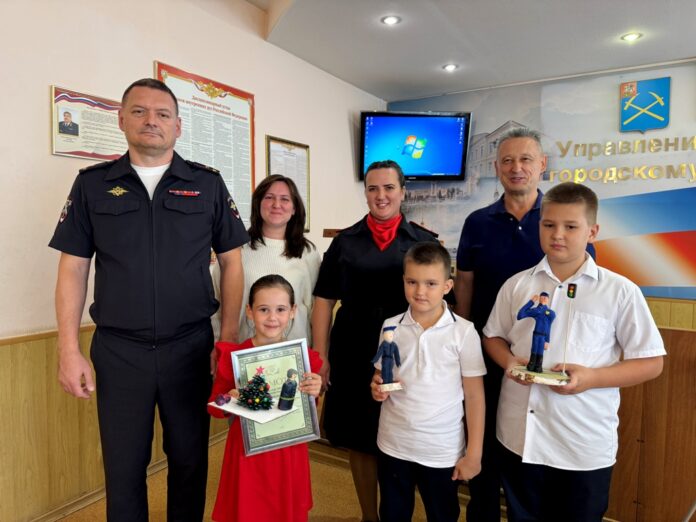 В Подольске сотрудники полиции и общественники наградили детей – участников конкурса «Полицейский Дядя Стёпа»