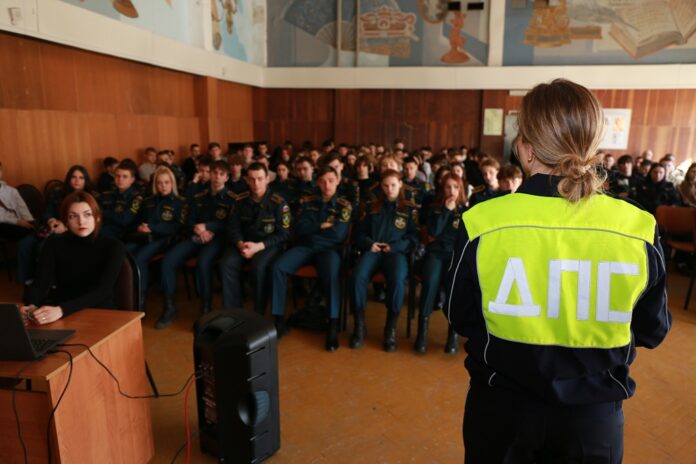 Подмосковные автоинспекторы и представители кикшеринговых компаний организовали обучающие занятия для студентов