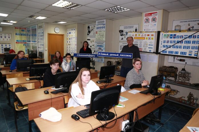 Сотрудники Госавтоинспекции провели профилактическую беседу с курсантами автошкол