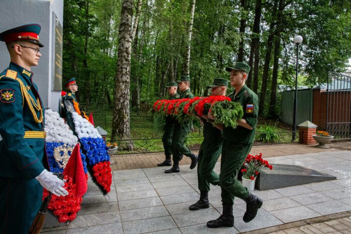 В Климовске минутой молчания почтили героев Великой Отечественной войны