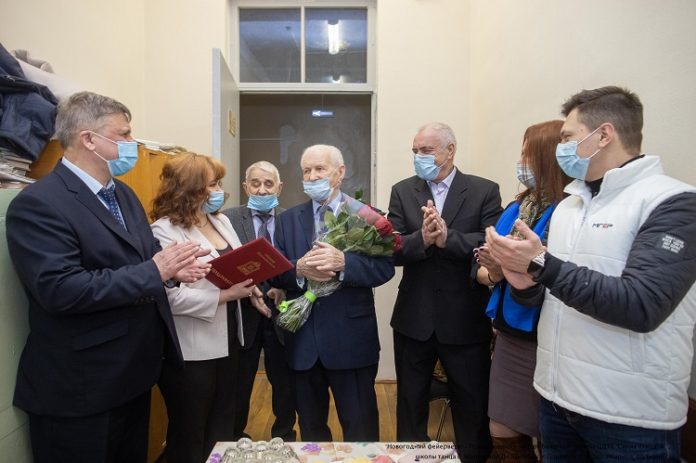 Николай Яковлевич Лощилин 27 января принимал поздравления с 95-летием
