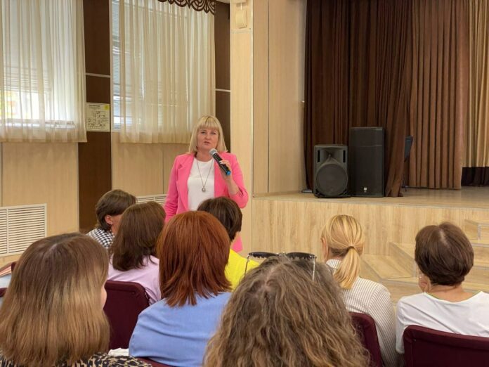 Депутат Горсовета встретилась с сотрудниками образовательных организаций