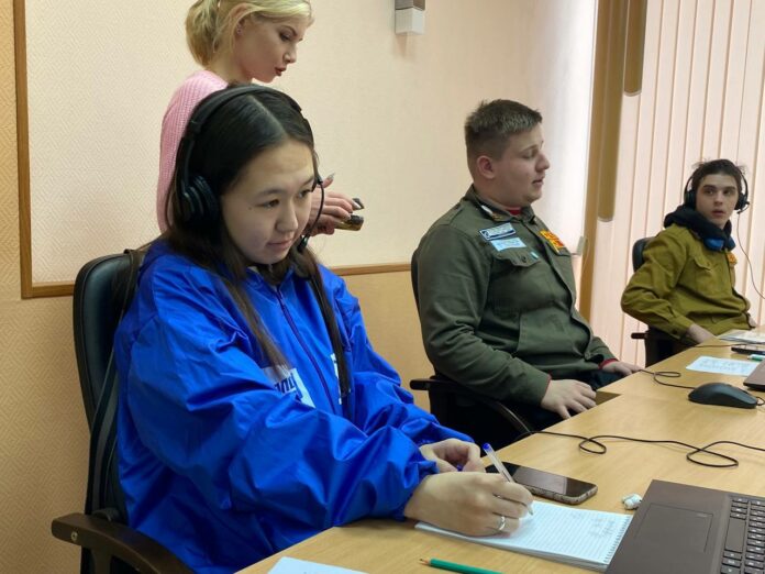 Подольские молодогвардейцы работают на «горячей линии»
