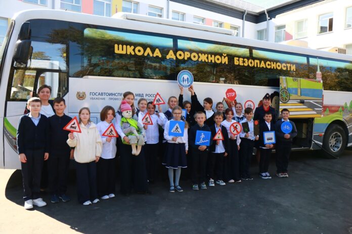 Уникальный автобус-тренажер «Школа дорожной безопасности» совершит тур по пяти городским округам Московской области