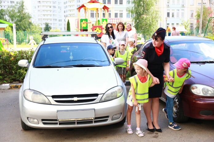 В Подольске сотрудники Госавтоинспекции и общественники проводят акции «Безопасный двор»