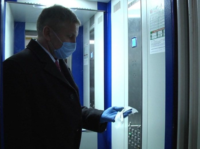 В Подольске проверяют качество проведения дезинфекции подъездов