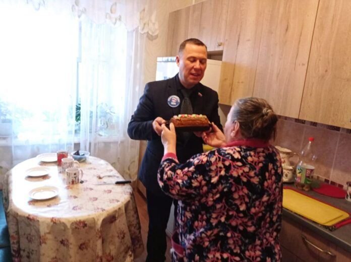 Депутат Совета депутатов оказал волонтерскую помощь