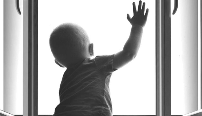 Напоминаем жителям Подольска об опасности открытых окон для детей