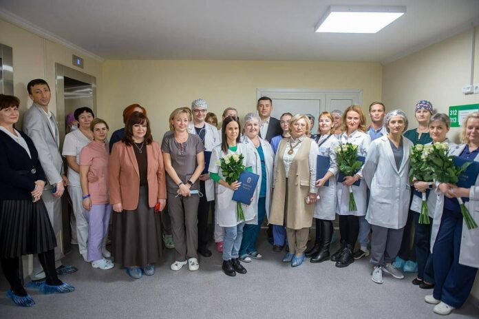 Единороссы посетили Подольскую детскую больницу в д. Бородино и поздравили педиатров с праздником