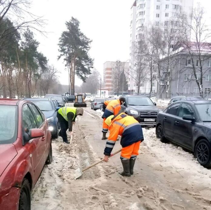 Коммунальные службы обработали и очистили порядка 150 км дорожно-уличной сети