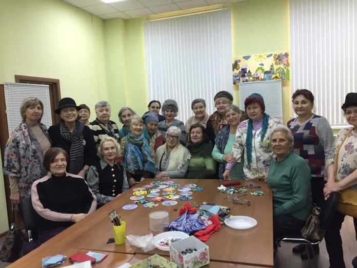 Мастер-класс в рамках программы «Активное долголетие» прошел в Подольском КПЦ «Дубровицы»