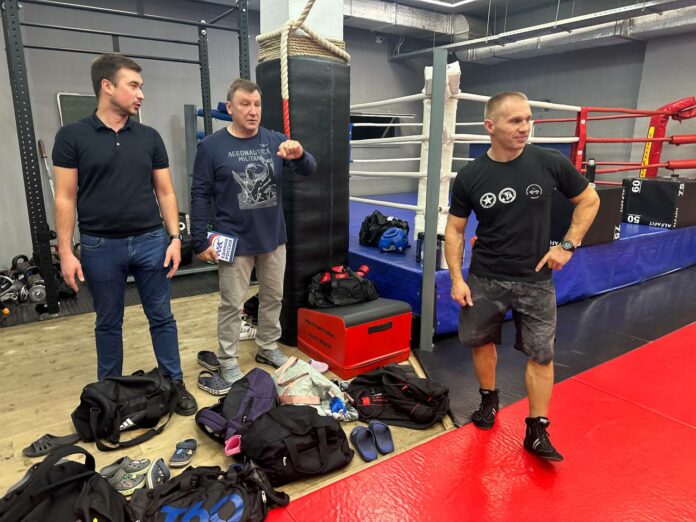 Депутат Совета депутатов провел разминку с ребятами клуба «Патриот»