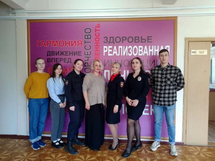 В Подольске полицейские провели профилактические беседы со школьниками