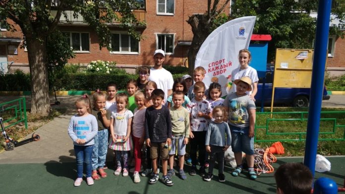 В Большом Подольске проводятся праздники для детей и взрослых «Спорт в каждый двор»