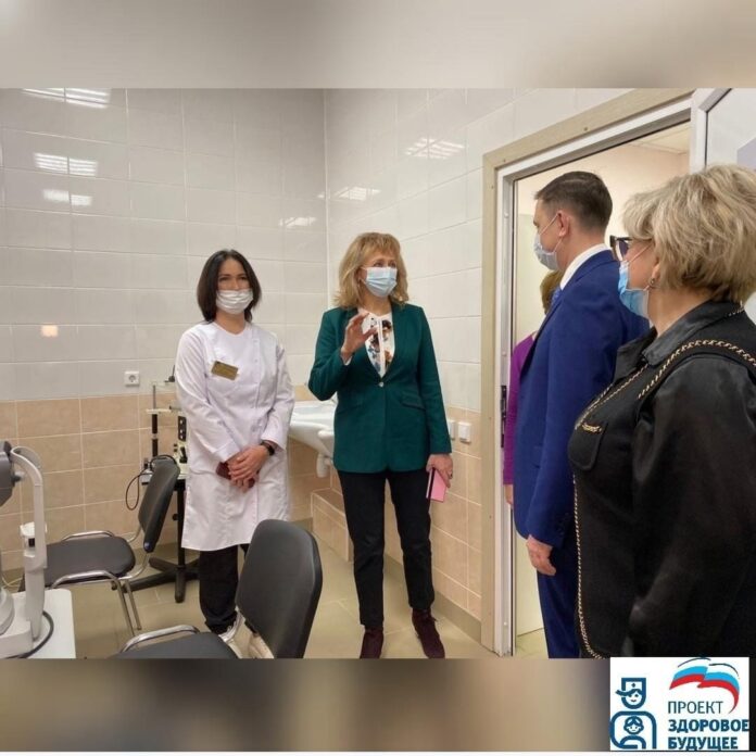 Местные партийцы посетили кабинет охраны зрения Подольской Городской детской поликлиники №1