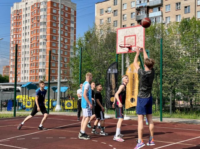 В Г.о. Подольск прошел первый турнир Молодой Гвардии по стритболу среди дворовых команд «Зов...
