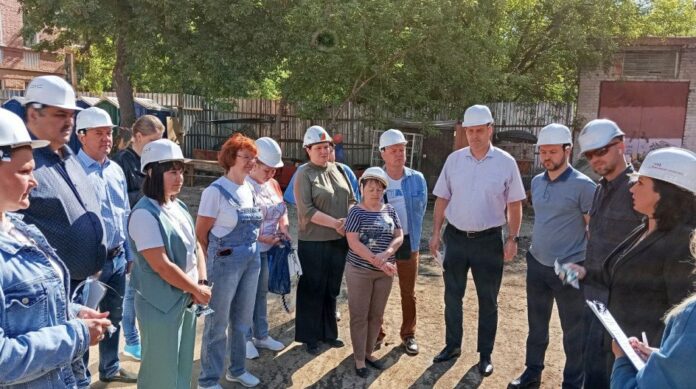 Член фракции «Единая Россия» принял участие во встрече подрядчиков, выполняющих капитальный ремонт Дом культуры...