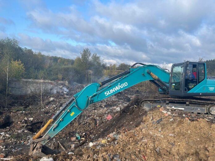 Завершаются работы по ликвидации очагов тления на свалке около д. Лучинское