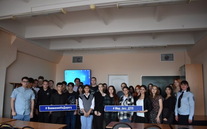 В Подольске сотрудники Госавтоинспекции провели профилактические беседы со студентами