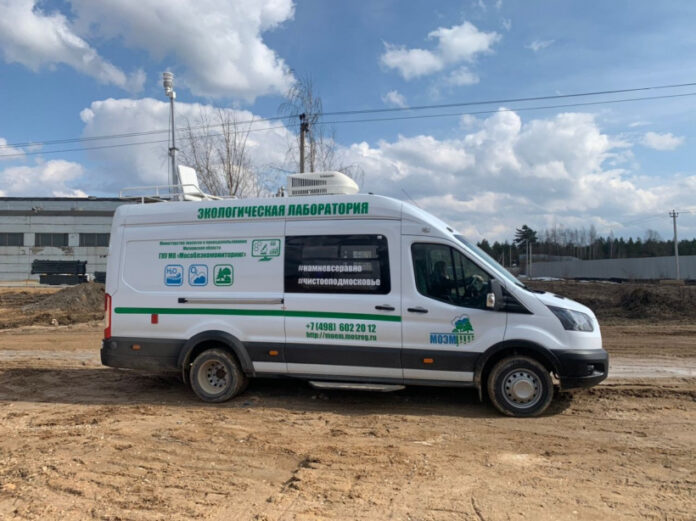 Мобильная лаборатория Мособлэкомониторинга работает в Подольске в связи с пожаром под Рязанью