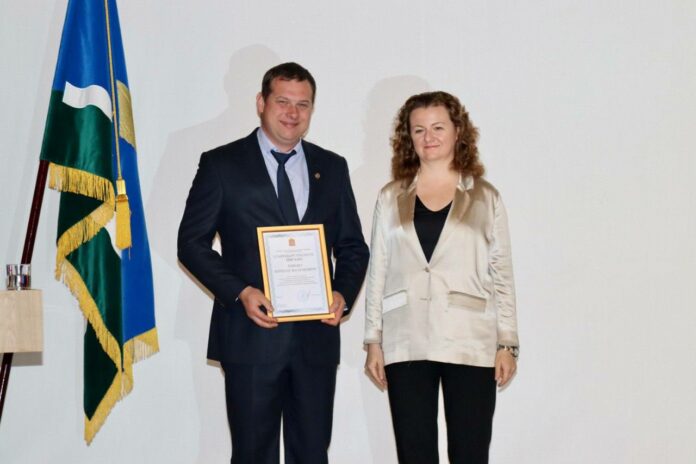 Благодарственное письмо министерства территориальной политики вручили старосте деревни Лемешово