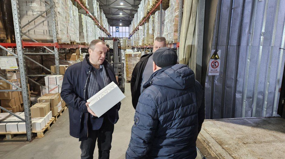 Подольский депутат отправил бойцам гуманитарный груз и подарки к праздникам