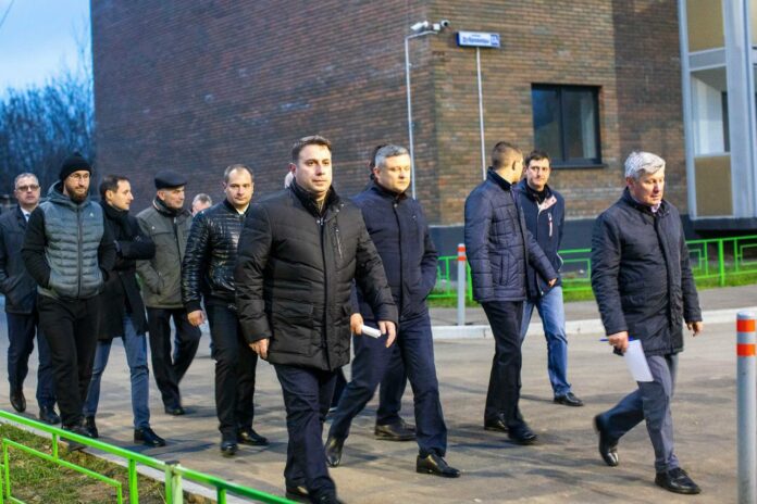 Дмитрий Жариков проконтролировал содержание территорий поселка Дубровицы в Подольске