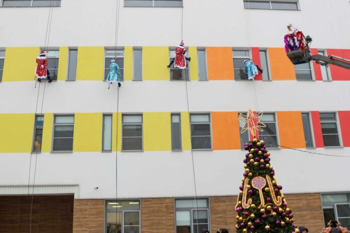 Новогодний десант поздравил пациентов ФДРЦ «Кораблик» в Подольске