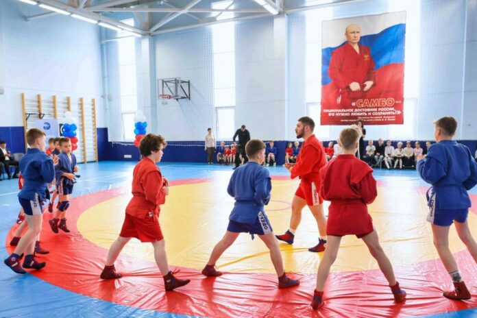 В гимназии имени Подольских курсантов открыли секцию самбо