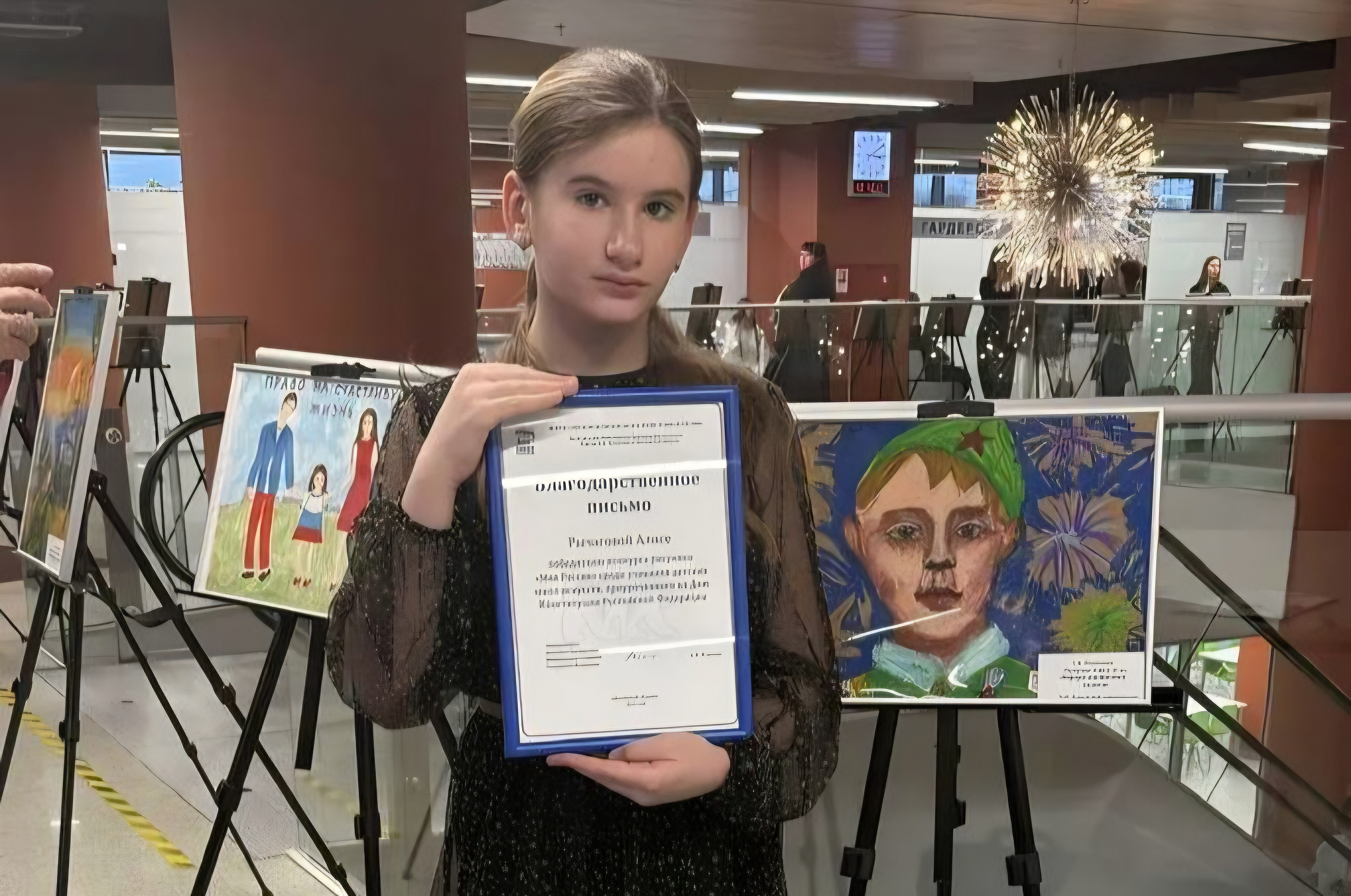 Рисунок юной художницы из Подольска отметили на выставке «Моя Россия» в Московской областной думе