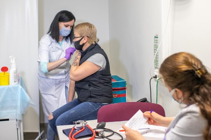 Прививка от гриппа в шаговой доступности: в гипермаркете «Глобус» открыт прививочный медицинский пункт