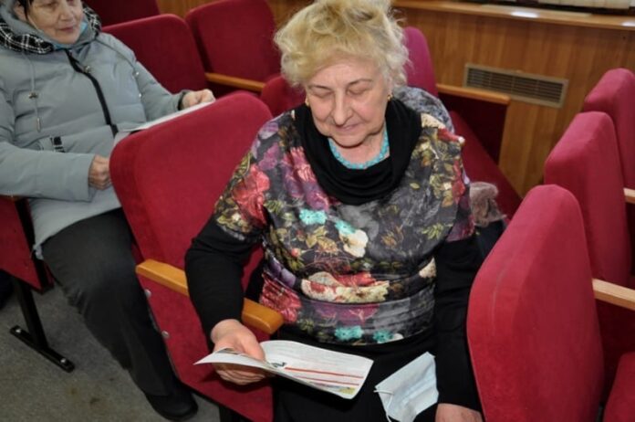 Полицейские и общественники поздравили вдов и матерей сотрудников, погибших при исполнении служебного долга