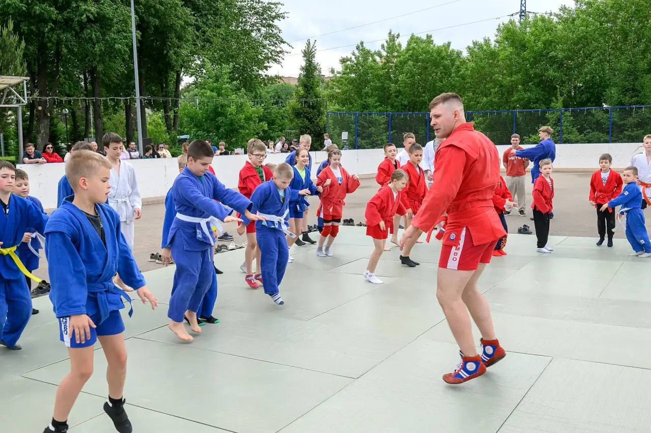 Чемпион Европы по самбо поделился с юными спорстменами секретами мастерства