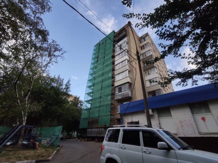 Начался капремонт дома 11/1 на улице Ленина в Климовске