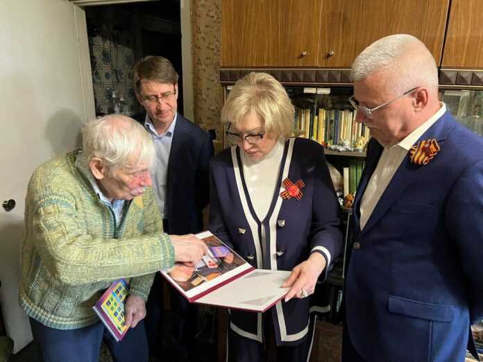 Однопартийцы навестили ветерана Великой Отечественной войны