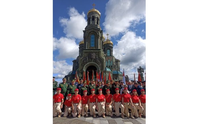 Подольские юнармейцы приняли участие в церемонии передачи боевых знамен музеям в парке «Патриот»