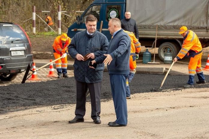Работы по ремонту дорожного полотна проводятся на улицах Подольска