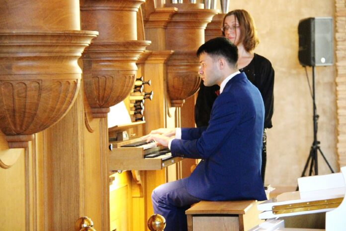 Первый концерт из цикла «Вселенная Бах» состоялся в КПЦ «Дубровицы»