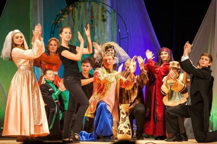 Глава округа поздравил театральные коллективы Большого Подольска с Международным днем театра