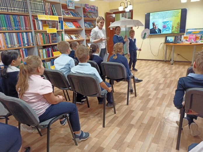 В климовской библиотеке № 27 прошло знакомство с творчеством писателя и переводчика Романа Сефа