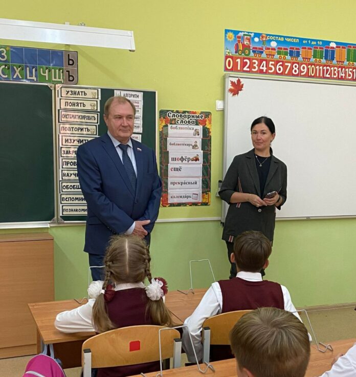 В школе №35 провели урок по экологии под названием «Мир воды» совместно с сотрудниками...