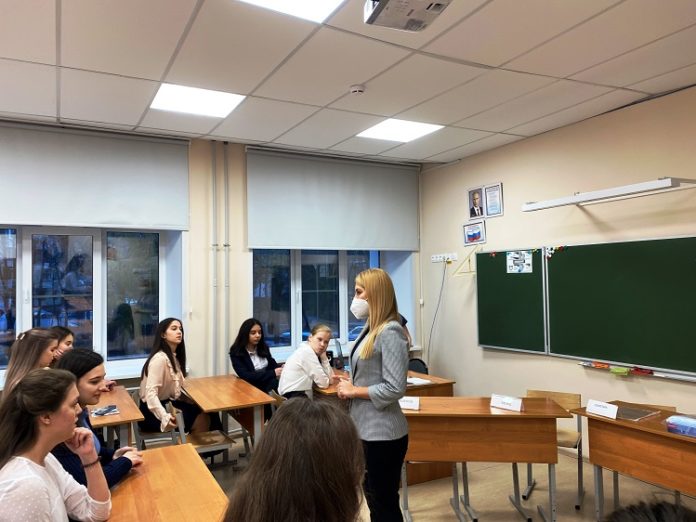 Ученикам школы № 18 имени Подольских курсантов напомнили о правах и обязанностях