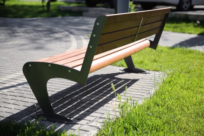 В Подольске задержаны подозреваемые в краже уличной скамьи