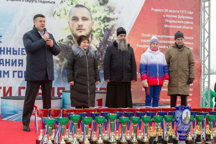 Традиционные соревнования по лыжным гонкам памяти Героя России Александра Монетова открыли в Дубровицах