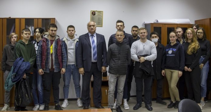 Участников Молодежной недели ознакомили с основными направлениями деятельности АО «ЦНИИТОЧМАШ»