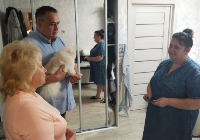 Председатель Совета депутатов горокруга Подольск Алексей Никулин встретился с женой бойца из Подольска, геройски...