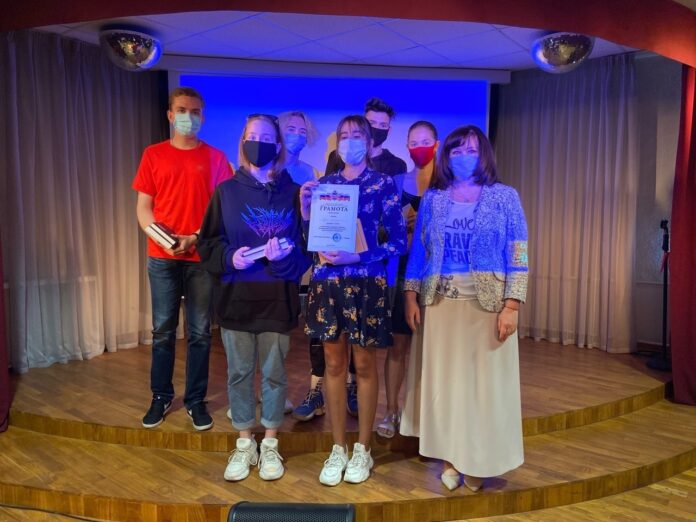 Интеллектуальную игру «РосКвиз» провели в Молодежном Центре «Максимум»