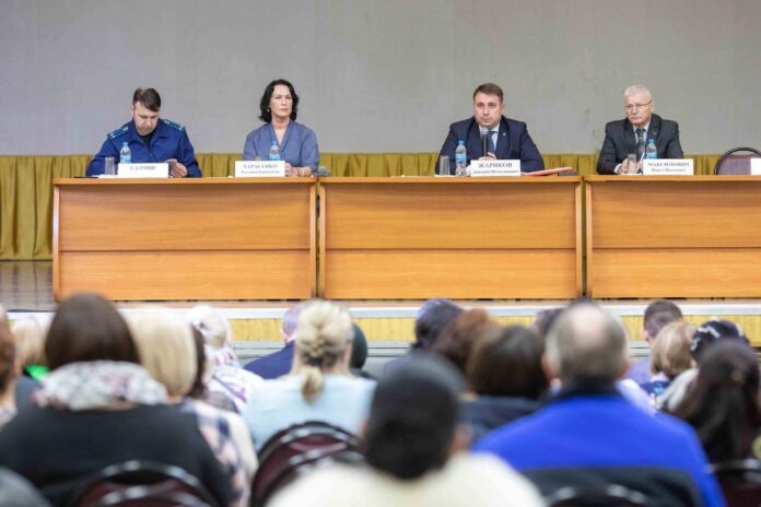 Для жителей поселка Львовский провели отчётное собрание