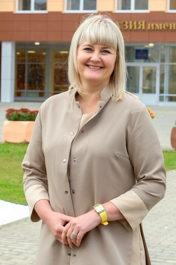 Директор гимназии имени Подольских курсантов представит регион в финале конкурса «Директор года России»